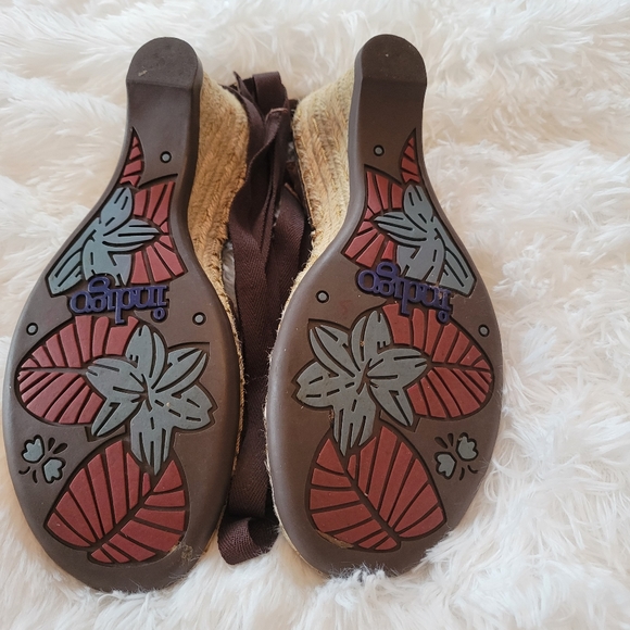 CLARKS INDIGO SANDLE SHOE - Picture 3 of 3